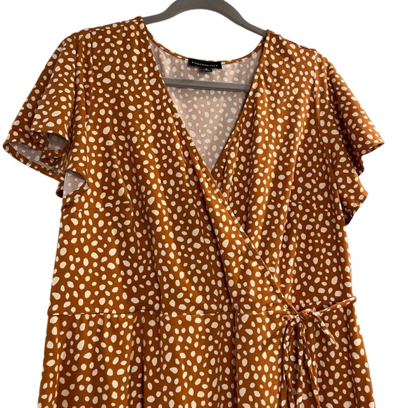 Elegant Brown Polka Dot Midi Dress - Picture 3 of 6